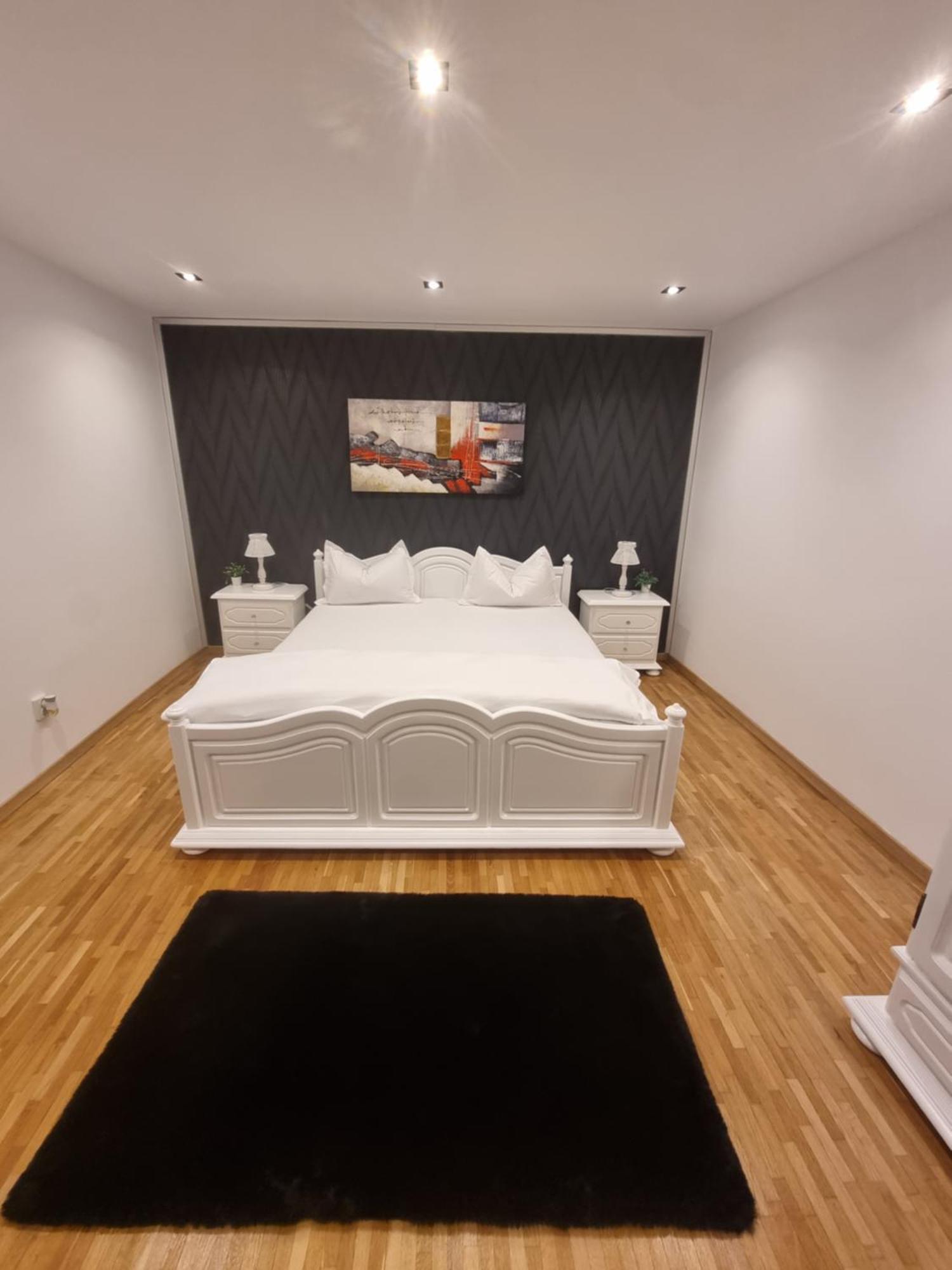 Отель Casa Petcu Крайова Экстерьер фото